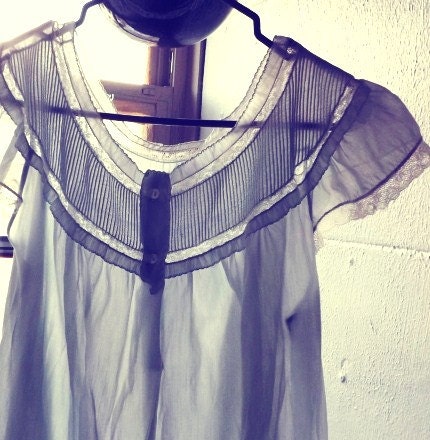 Vintage Sweet and Simple Pale Blue Nealt White Cotton and Lace Nightgown / Lingerie / Sweet Cotton Summer Day House Dress