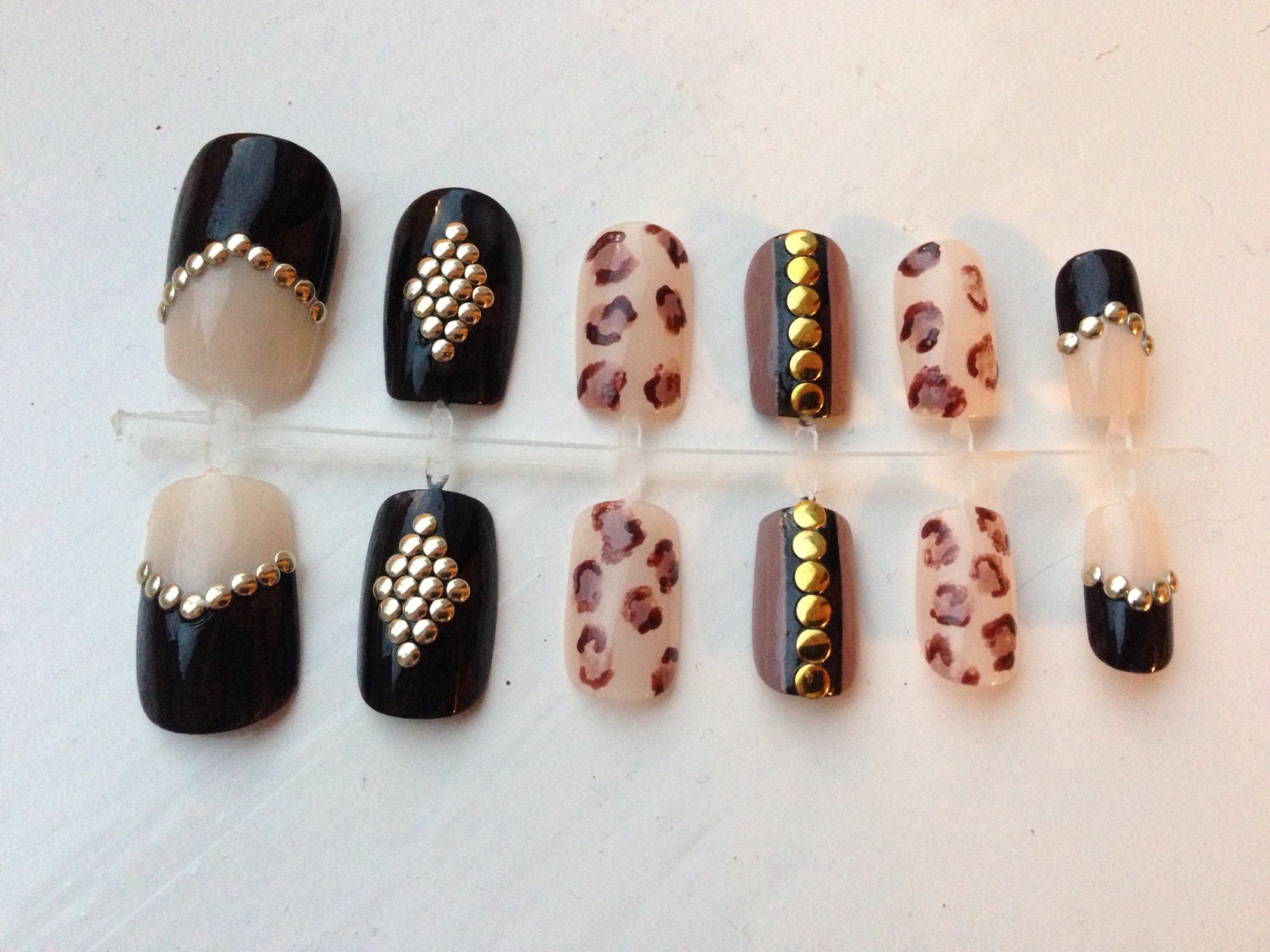 Gothic/rock chic leopard print decorated false nails