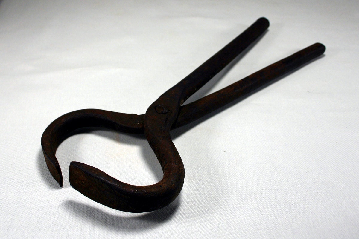 Vintage Hand Forged Blacksmith Horse Shoe Pliers Grips Ferrier Tool Primitive Antique Farm Tool collectable