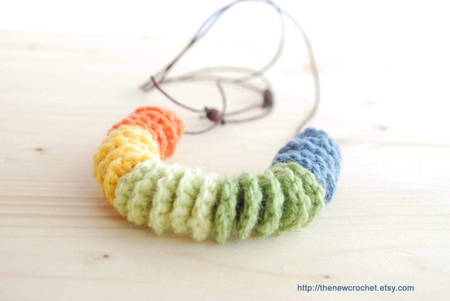 Crocheted Necklace with 5 different colours Casual for Women and Teens Fashion accesory