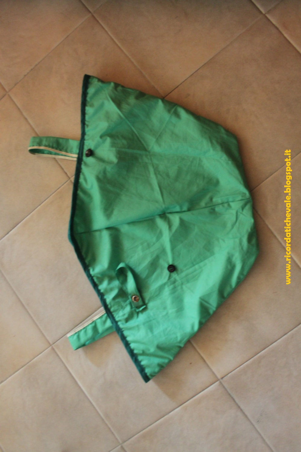 The "green" shopper umbrella bag