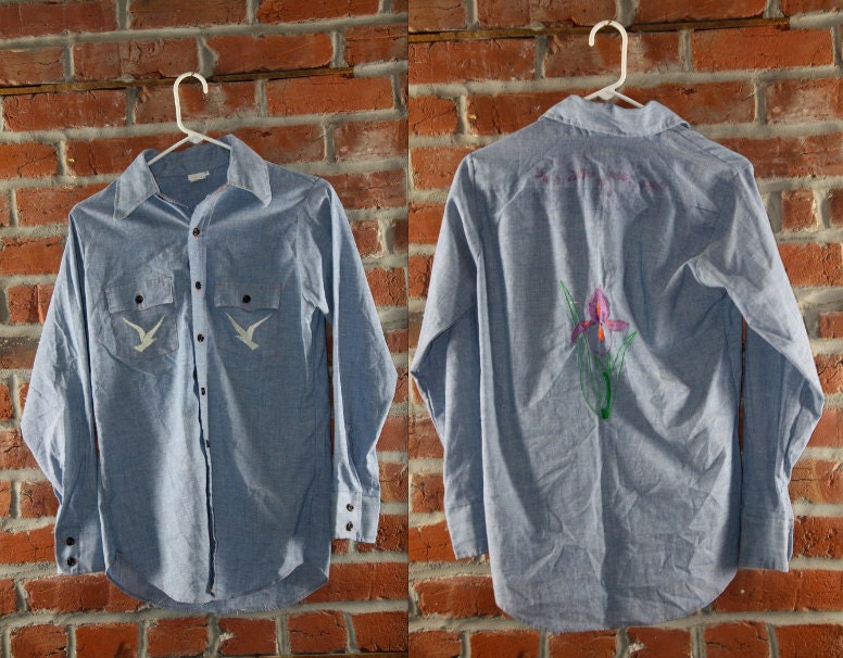 Vintage Chambray Shirt // Denim Button-Down // Amazing Details // Men's Size Small S // 1970s Embroidered Sparrows // Button Down // Western
