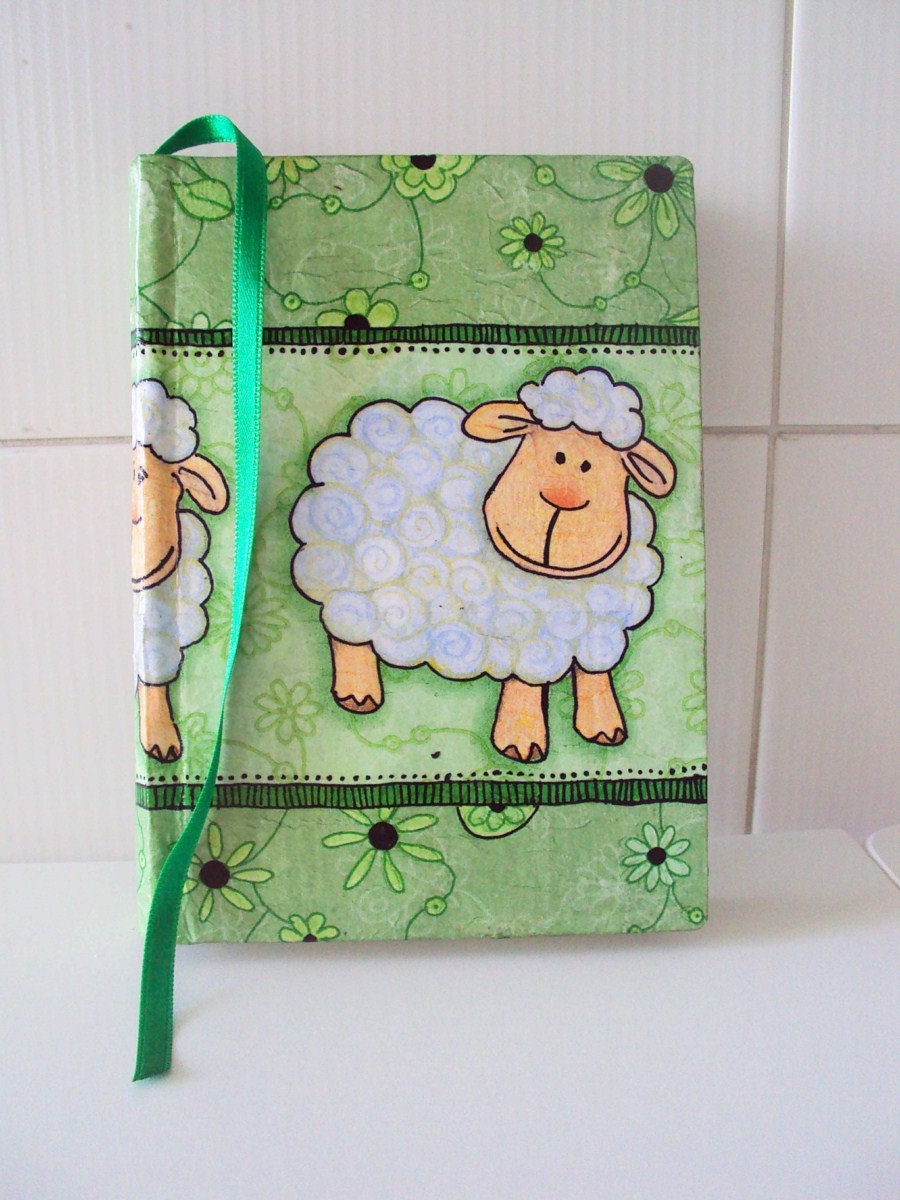 Handmate Notebook from recycled materials. 15,5 x 11 cm. 6 x 4.5 inch. 110 sheets.