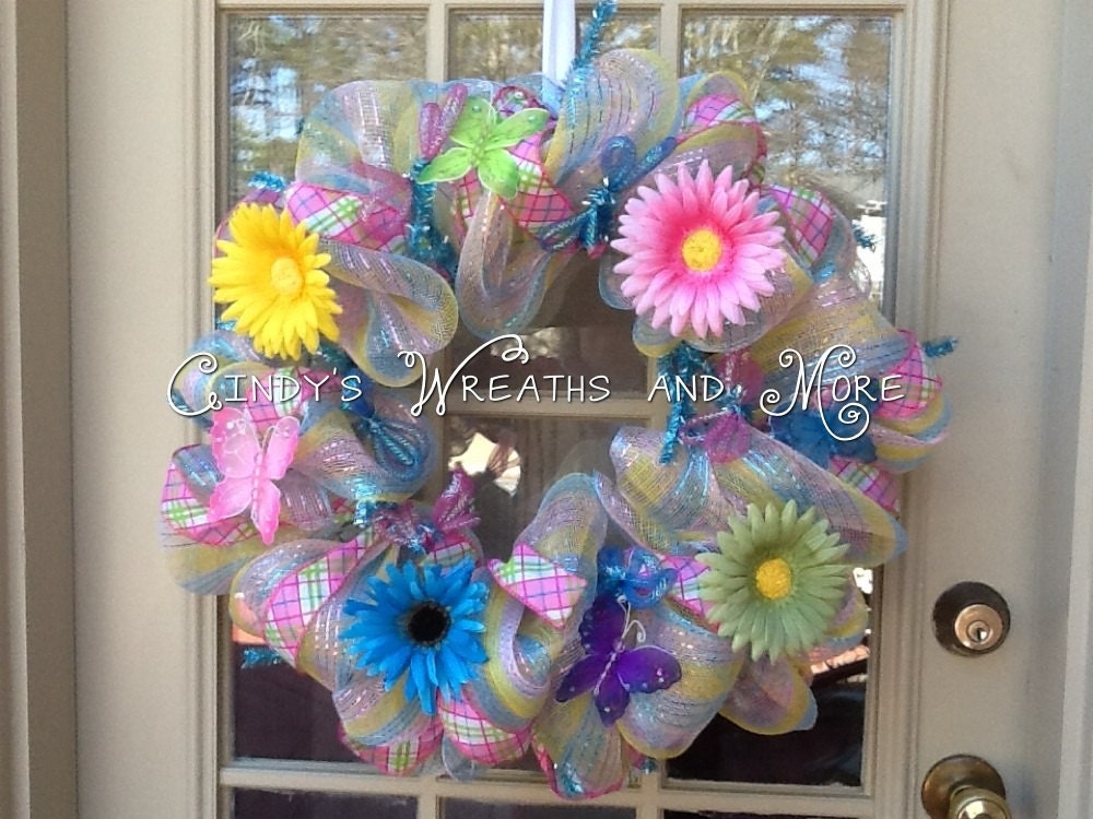 FREE SHIPPING Spring Wreath, Summer Wreath, Gerber Daisies, Butterfly, Wreath for Door, Poly Mesh Wreath, Deco Mesh,