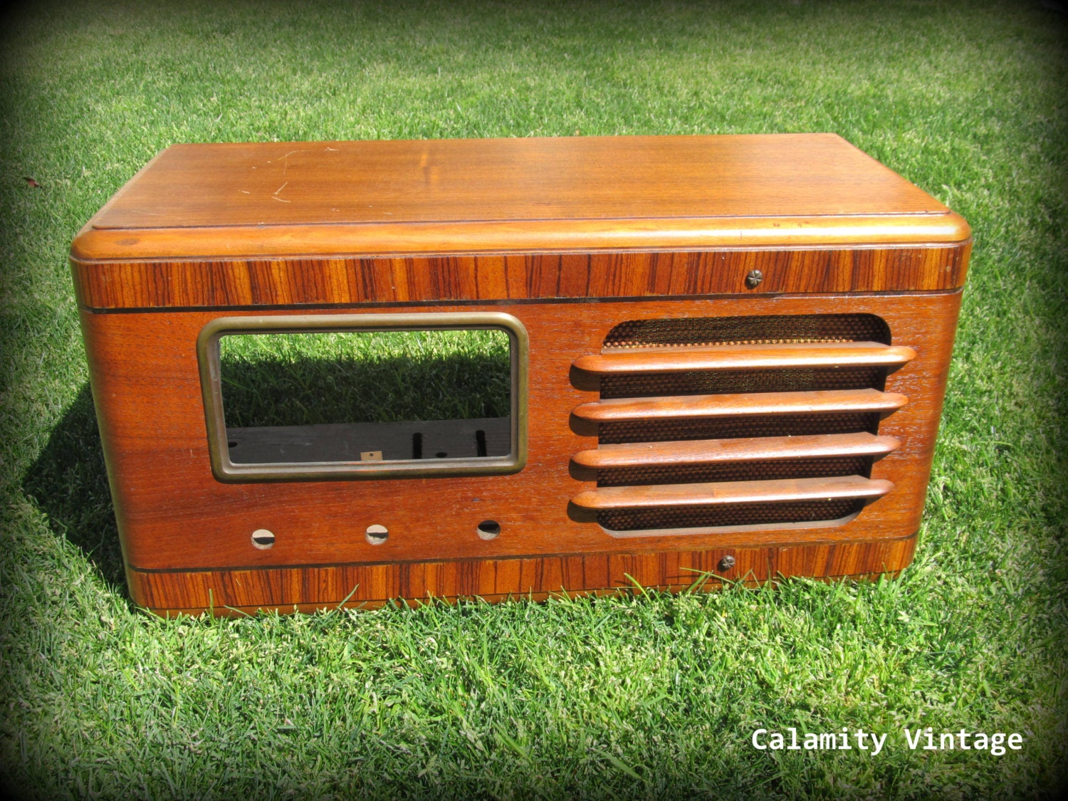 Vintage General Electric Radio wood shell//Antique//Music//