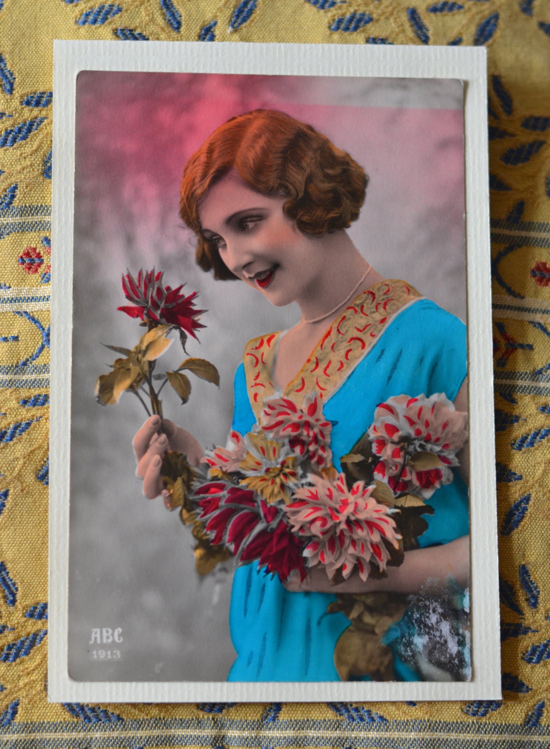 Vintage French woman a la fliers - Vintage French Greeting Card (mounted vintage French postcard)