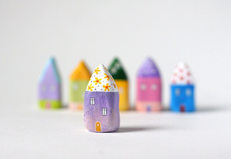Little Home No 395 - Little clay house - light purple house with white roof and yellow flowers