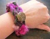 Bohemian knit Bangle Bracelet. Purple. Fushia. Textile bracelet. Boho Chic.