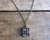 vintage c. 1930s metal binoculars charm necklace