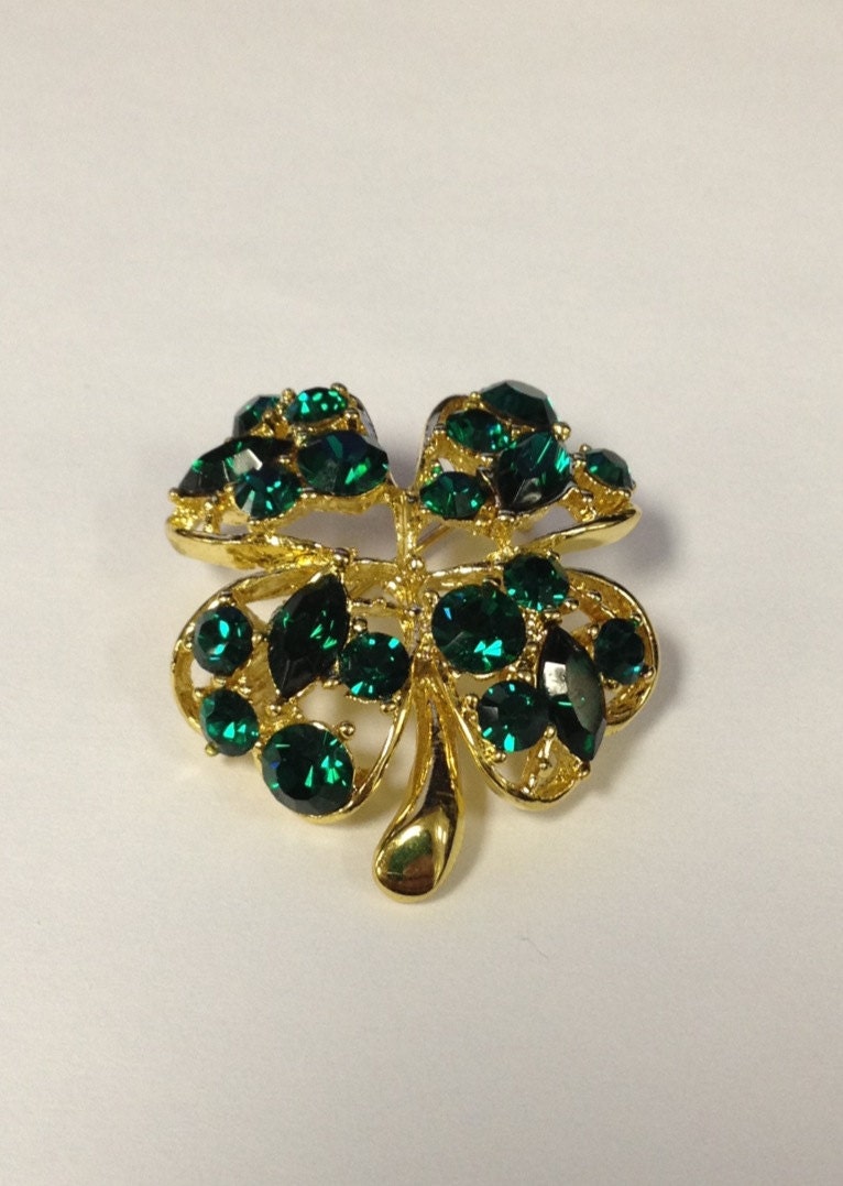 Lovely vintage 60s green four leaf clover green rhinestone brooch // st Patrick's day // shamrock
