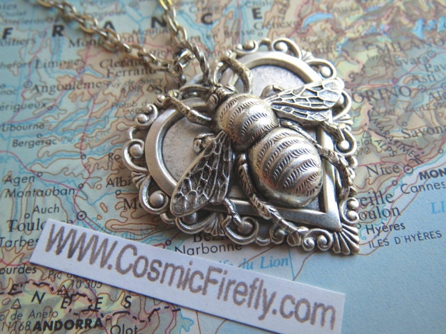 Siver Bee Necklace Gothic Victorian Antiqued Metal Heart Necklace Lightweight Pendant Vintage Inspired Style Feminine Steampunk Jewelry