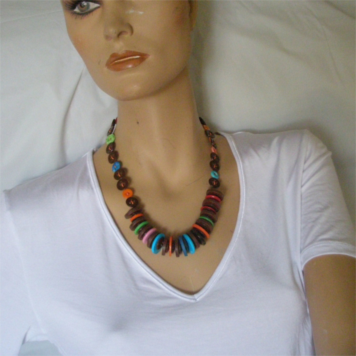 Brown multi-coloured button necklace.