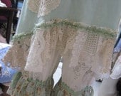 Vintage Kitty bloomies.. short bloomers.. gorgeous embroidered linen, ecru and duckegg blue. floral.. crochet. Med/xl