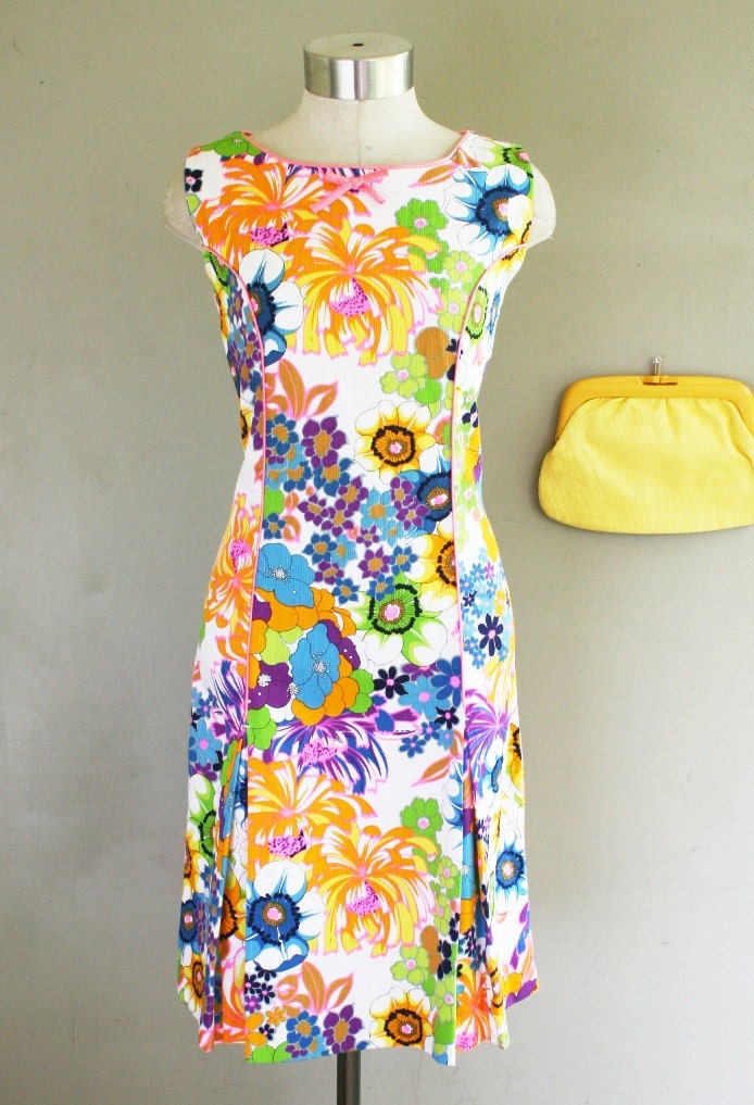 It's a great day to be me - Circa 1970s - Cotton Pique - Mod Floral Print - Piped in Hot Pink - by Leisure Mode