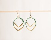 Point down earrings emerald green - brass tubes leather - SolDelSur