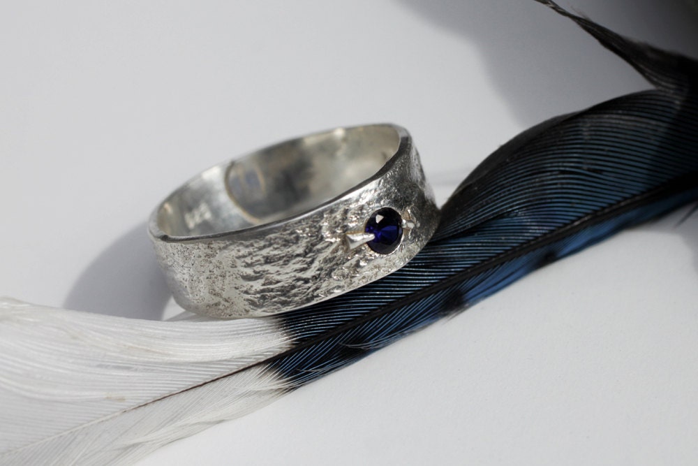 Women's bark textured silver and sapphire ring: Blue Visit