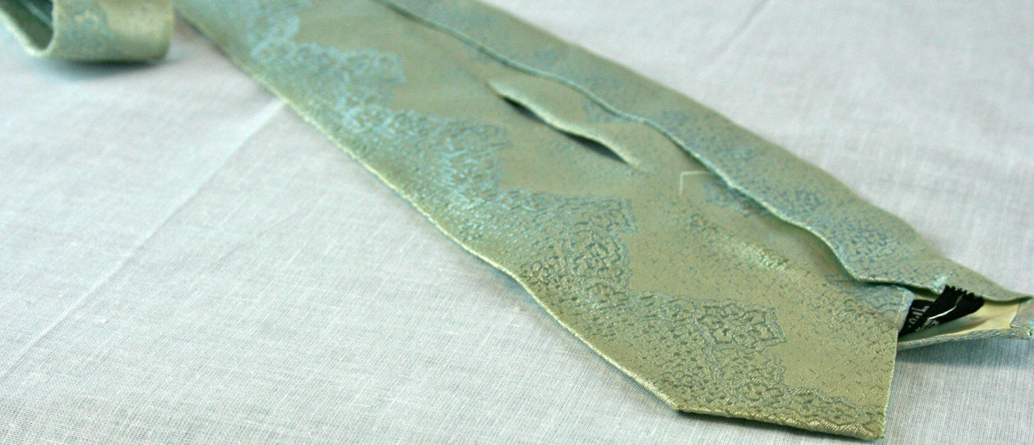 Vintage Mens skinny tie circa 1960s Mad Men