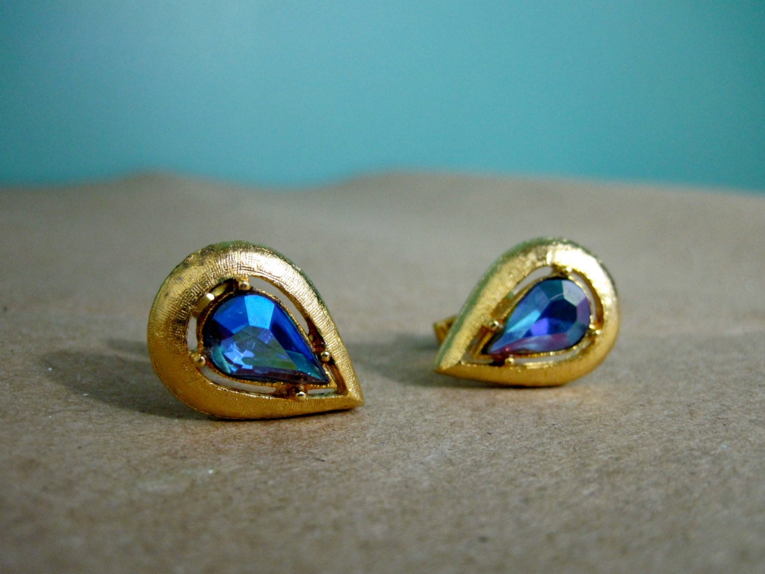 Gold Tone Tear Drop Cufflinks with Incredible Gems