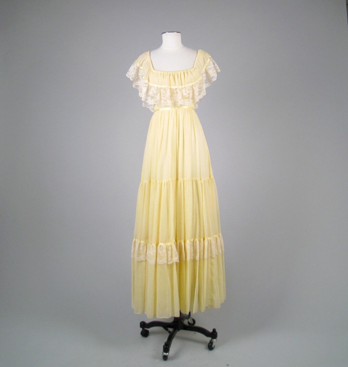 Vintage 1970s GUNNE SAX maxi dress with ruffle top