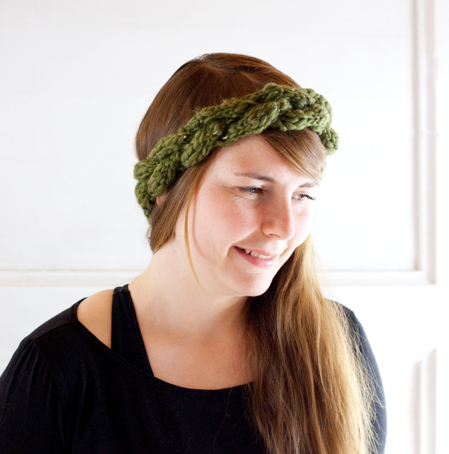 Hand knitted headband in dark green. Braided kable knit head wrap.
