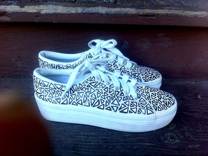 90's White Triangle Platform Sneakers 8 Deadstock