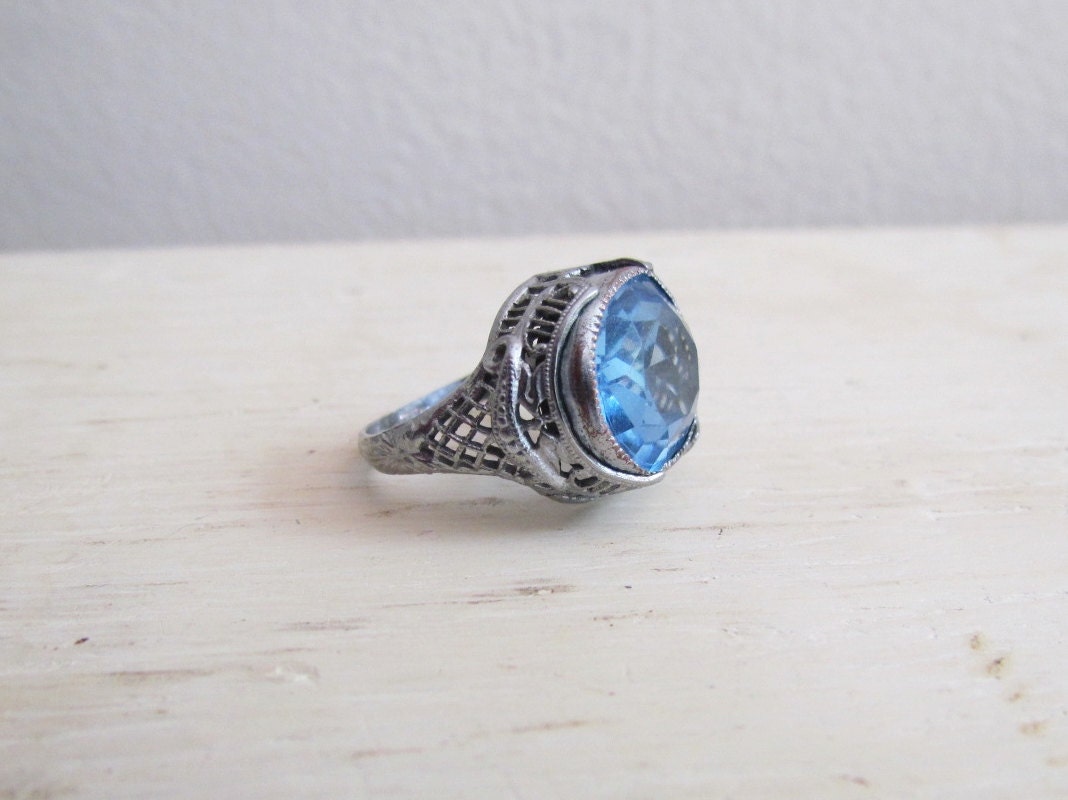 Antique Art Deco Filigree Ring / White Gold Shell with Blue Glass Stone c.1920s