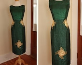 FABULOUS 1950's Sparkling Metallic Emerald Green Lurex Silk Hourglass Cocktail Wiggle Dress w/ Gold Metallic Embroidered Flowers - VLV - S