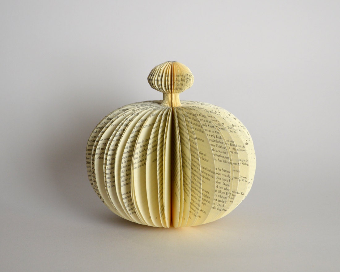 Little Book Sculpture - Book Art "Lektüre 1"