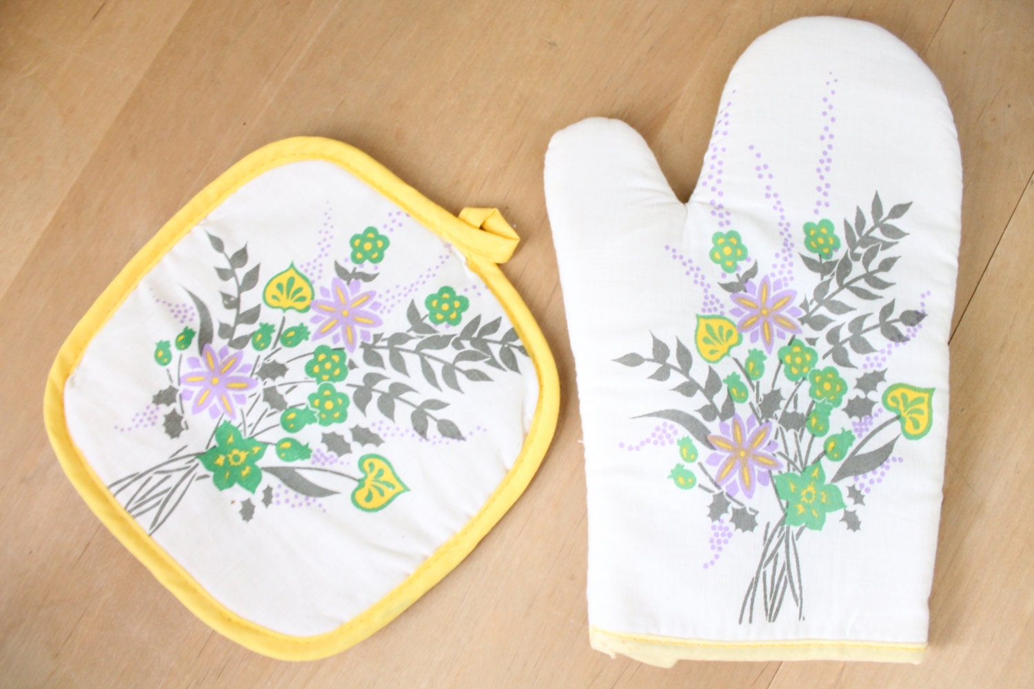 Yellow Lavender Green Floral Pot Holder Oven Mitt Set