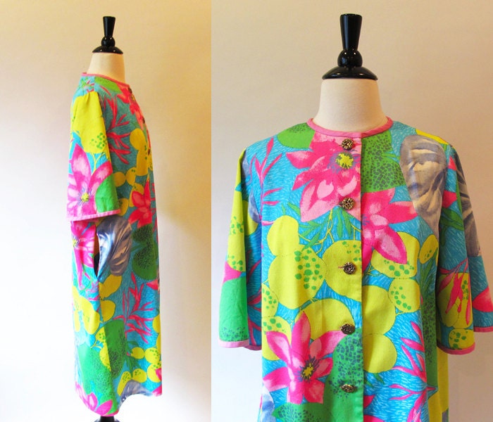 60s Hippie  / 1960s Cotton Robe / 1960 Flower Power Print Dress / Vintage Housecoat