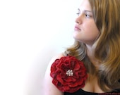 Ombre red large size felt rose brooch. Felted wool accessory. Pearl beaded pin. Corsage rose.