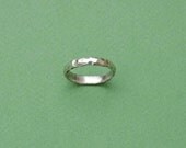 Slim faceted ring, rough & smooth unisex band