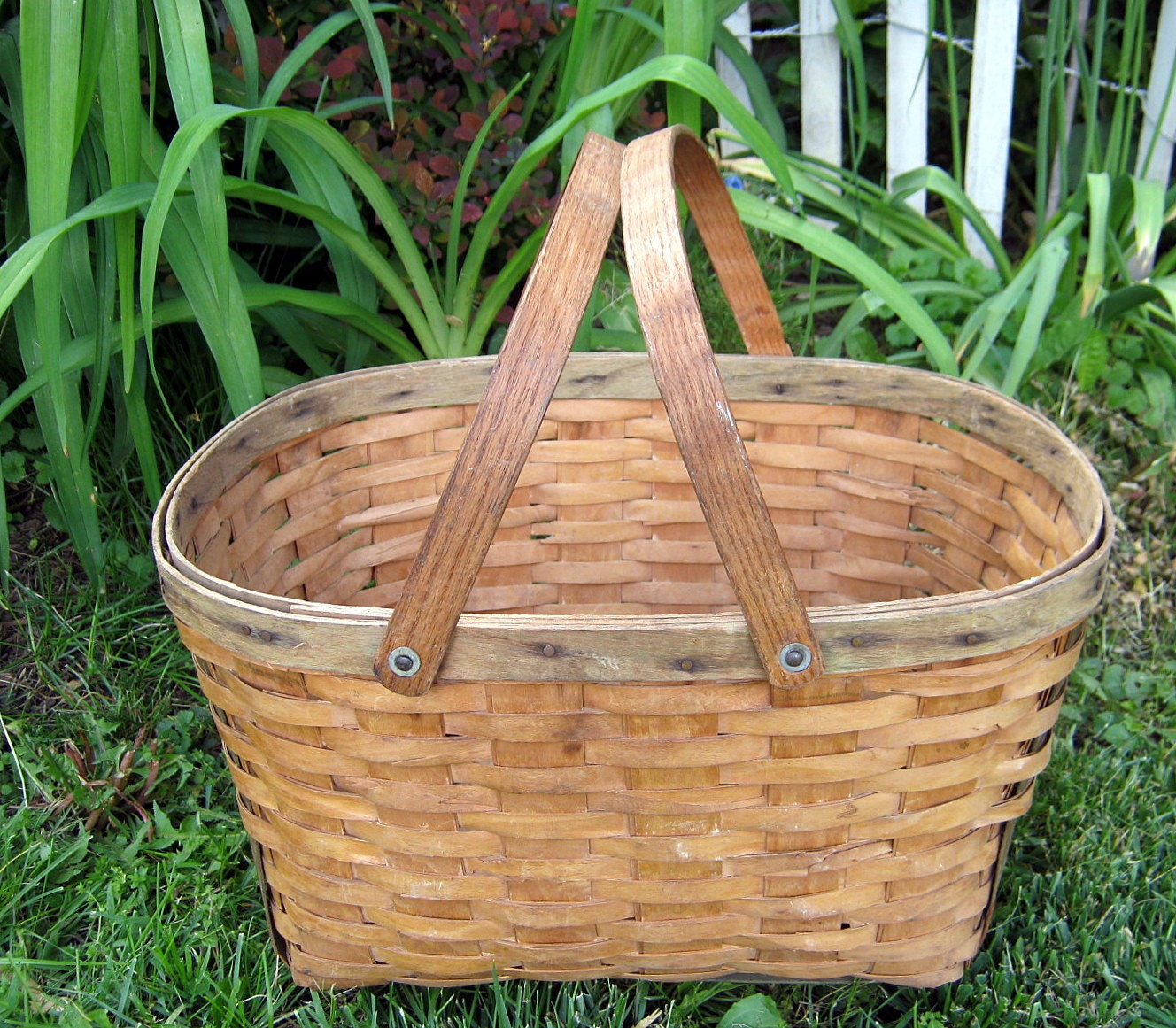 Vintage PICNIC BASKET Rustic Woven HAMPER Storage Camping Tailgating