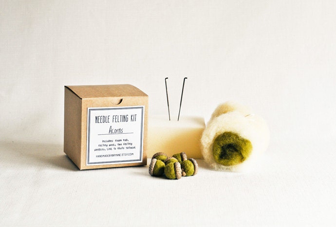 Acorns Needle Felting Kit - Forest Green - DIY Do It Yourself Woodland Nature Home Decor Natural Wool Felt Gift Fun Decoration