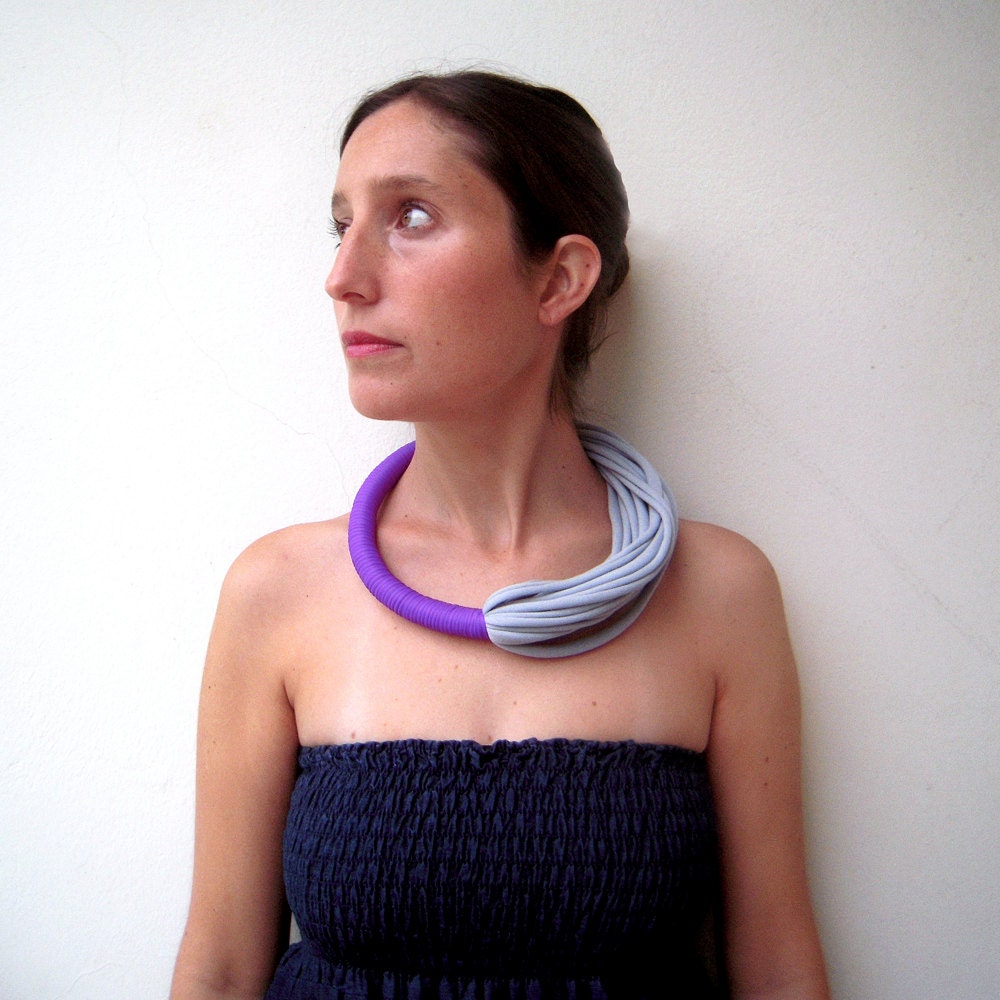 the funky necklace - handmade in grey and purple