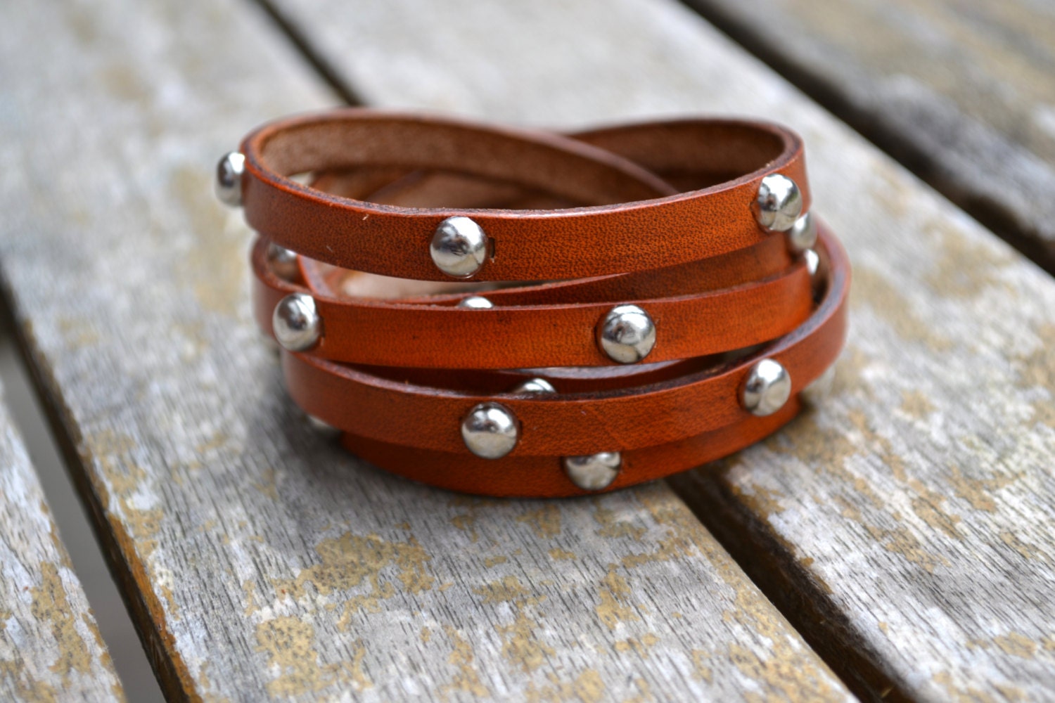 Multi wrap leather bracelet with round spots - Orange brown color