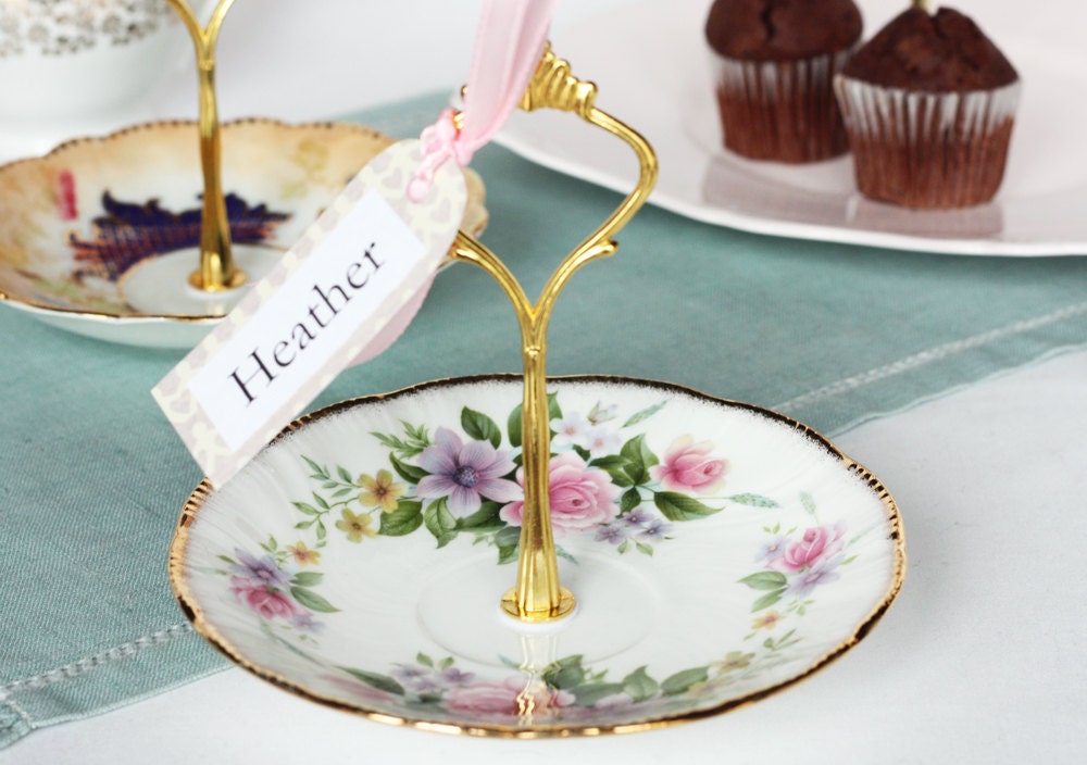 Gold edged roses wedding stand, mini cake stand, tidbit tray, jewelry display: vintage Queens china making this lovely mini stand