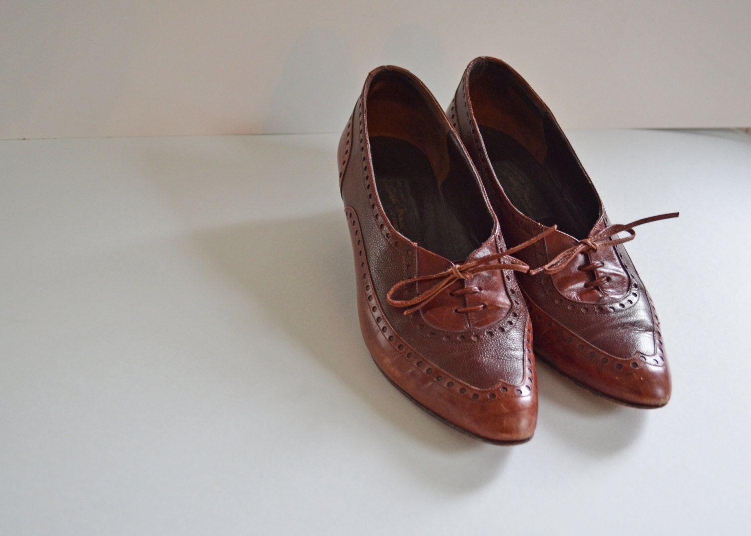 Vintage Low Heel Wingtip Oxfords Made in Italy Sesto Meucci of Florence Size 6