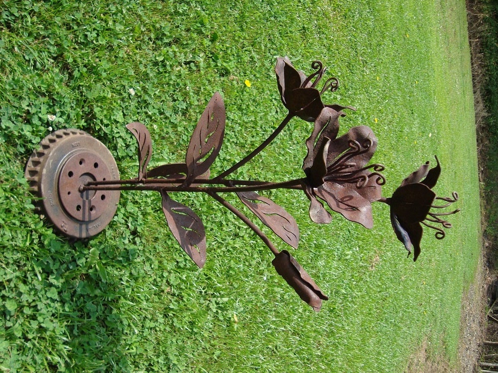 Garden Lilies Metal Sculpture