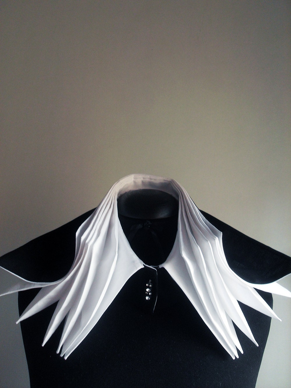 The accordion collar