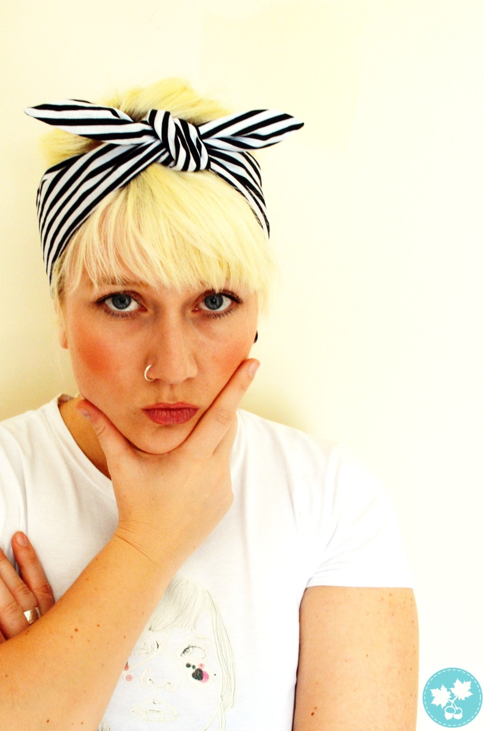 Pin up style headband. Rockabilly hairband. Black and white stripes. Retro hair tie. 50s head scarf. Hippie headband. Striped hair scarf.