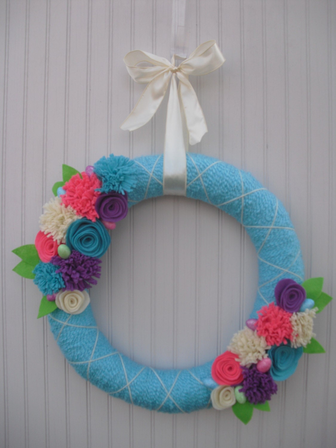 Easter Yarn Wreath in Turquoise with Easter Eggs