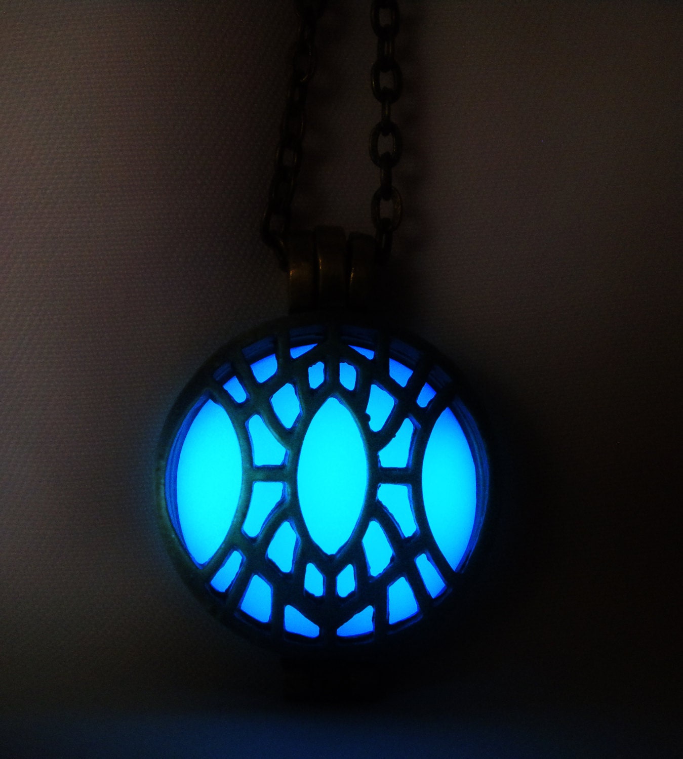 Dwemer Artifact - Dwarven Relic - Elder Scrolls Inspired - Morrowind - Oblivion - Skyrim - Glow in the Dark - Glow - Glowing - Glow Locket