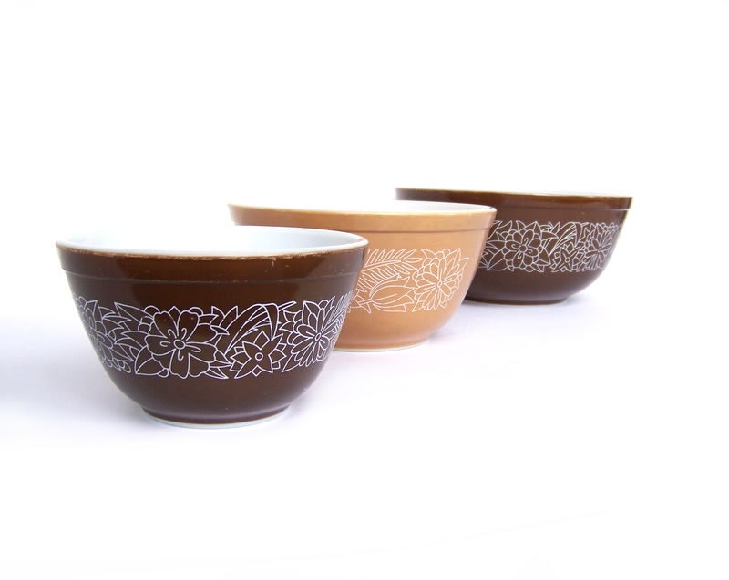 Vintage Pyrex Woodland Bowls Set Collection of 3 Nesting Mixing Dishes Brown White Flowers Leaves Pattern Retro Kitchen Cookware