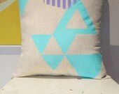 Sexy Hexy - insert included - Wildly comfortably throw cushion in pop light blue and violet, for your home.