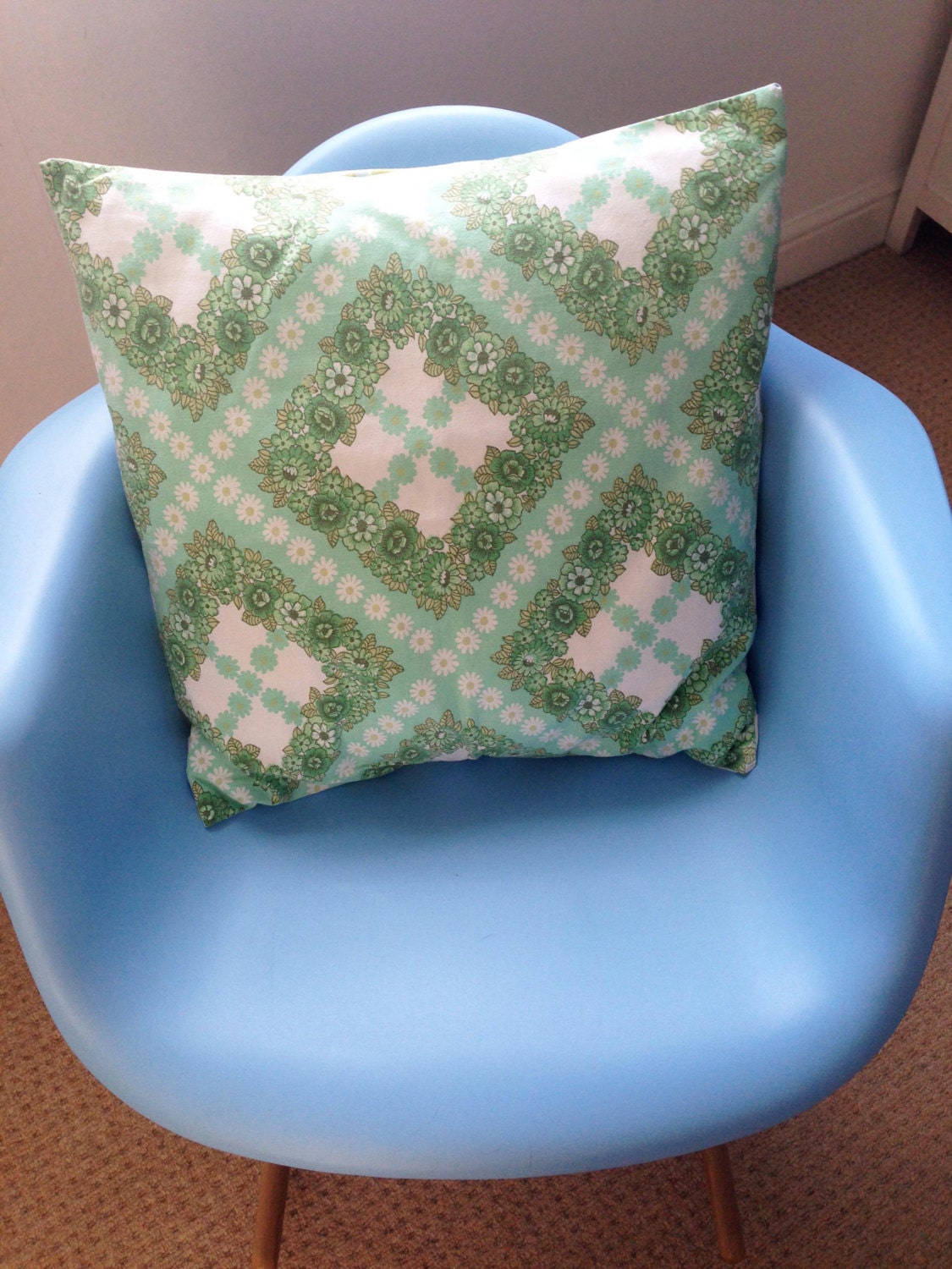GREEN pastel flower floral daisy diamond cushion 50x50cm vintage floral fabric 60s 70s