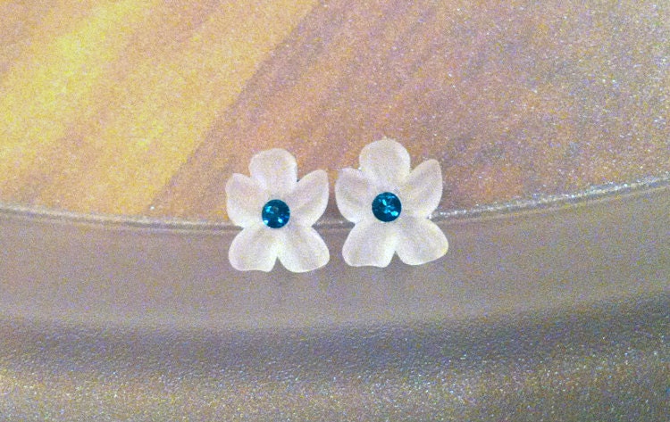 10G White Dogwood Plugs with Swarovski Blue Zircon Crystal - Girly gauges