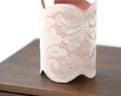 Ivory lace on leather cuff - Bridal leafy cream lace on pink leather bracelet - CHRYSANTHEME - Eco-Friendly