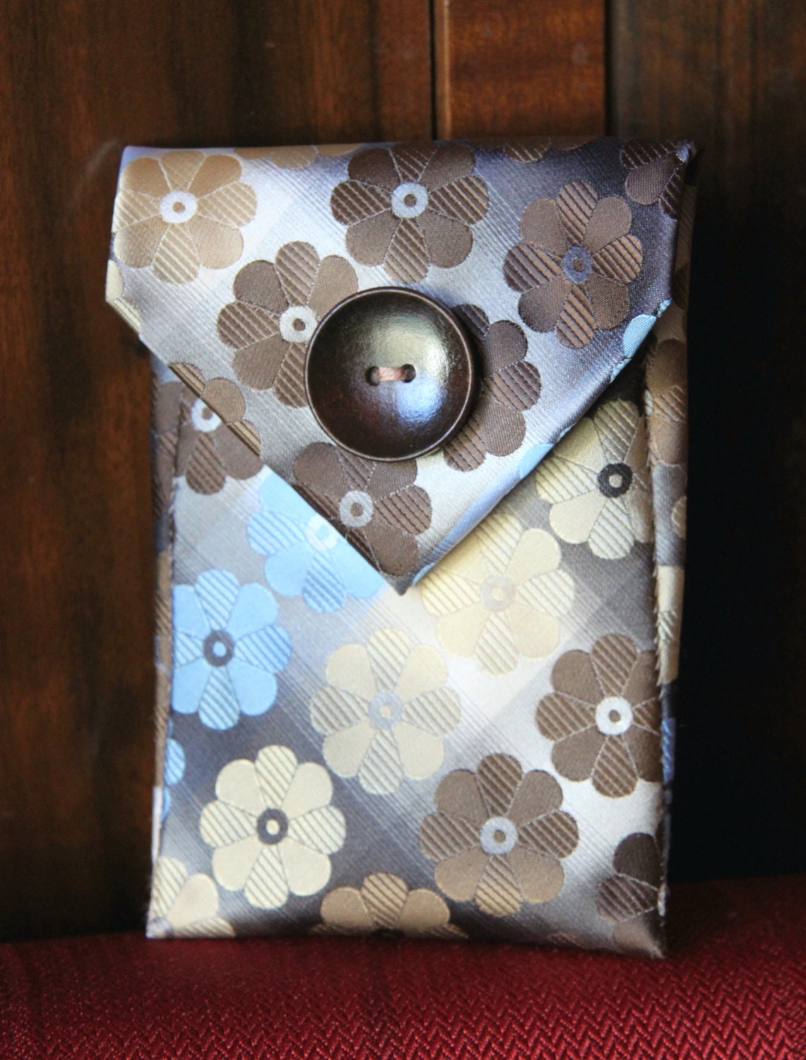 iphone/ipod/camera pouch made from a tie.