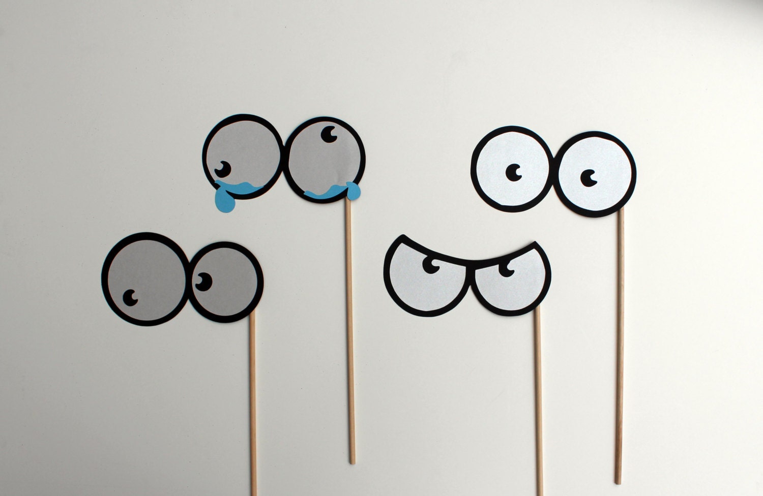 Best Photo Booth Props - Fun Googly Eyes for an awesome photo opportunity